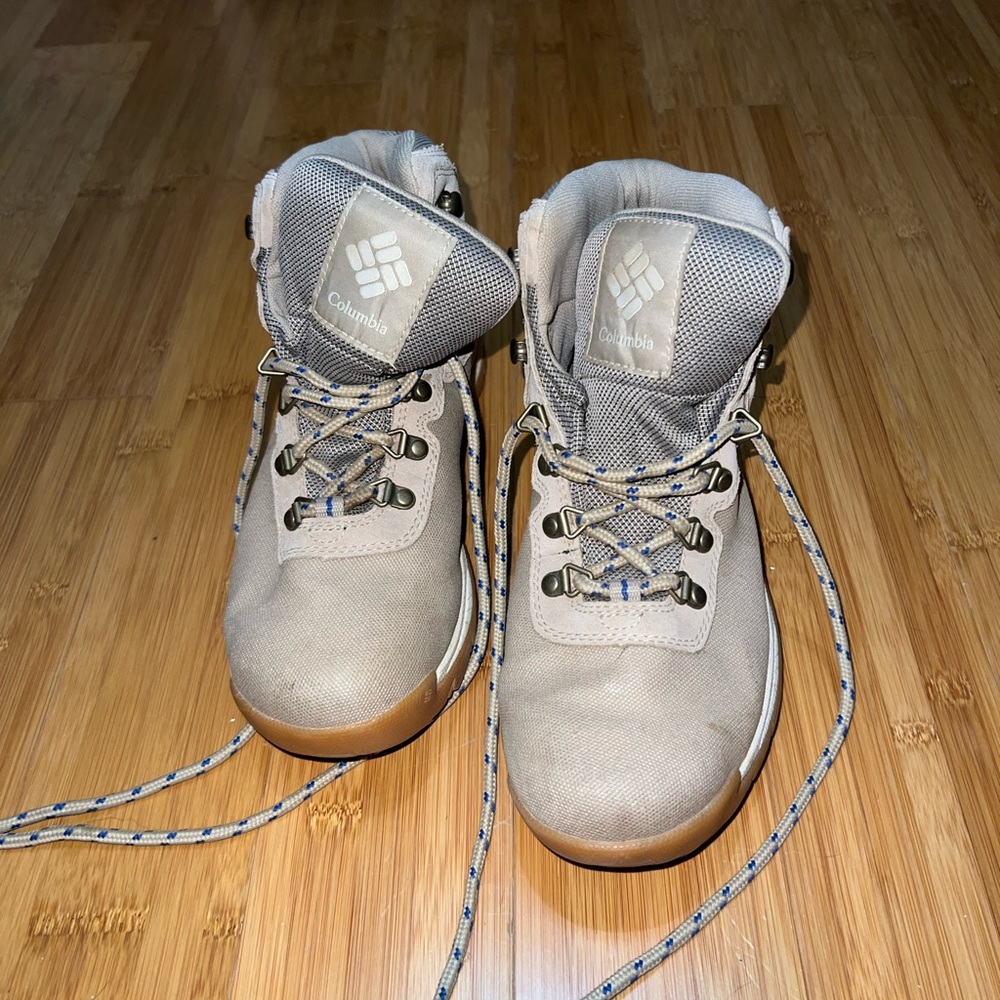Tan Columbia boots Women’s size 8